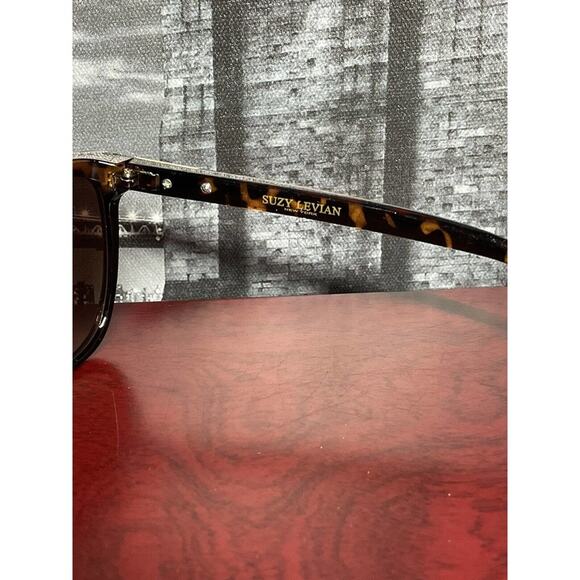 Suzy Levian‎ Women\'s Brown Sunglasses
